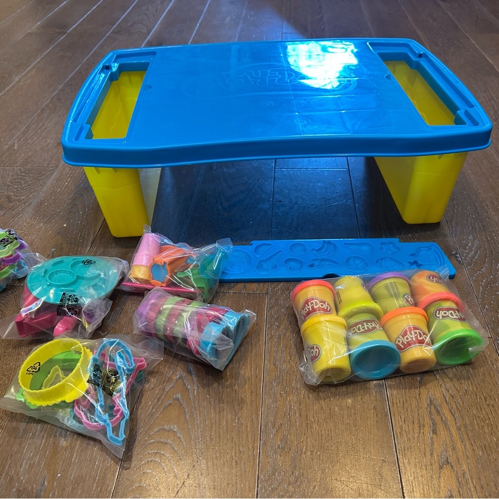 Play Doh play ‘n store play table